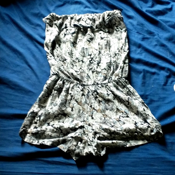 Strapless ruffle romper - Picture 1 of 4